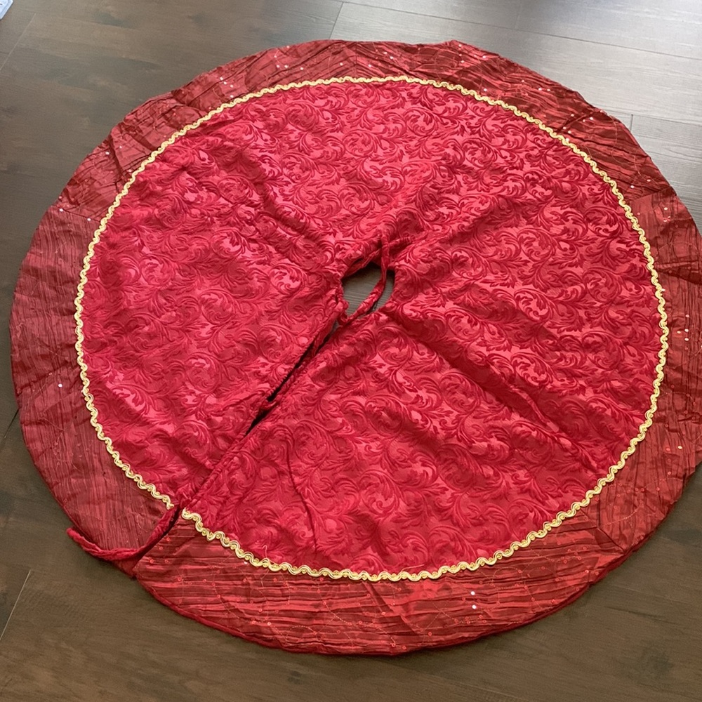 CHRISTMAS TREE SKIRT ROUND RED SATIN VELVET GOLD RIBBON